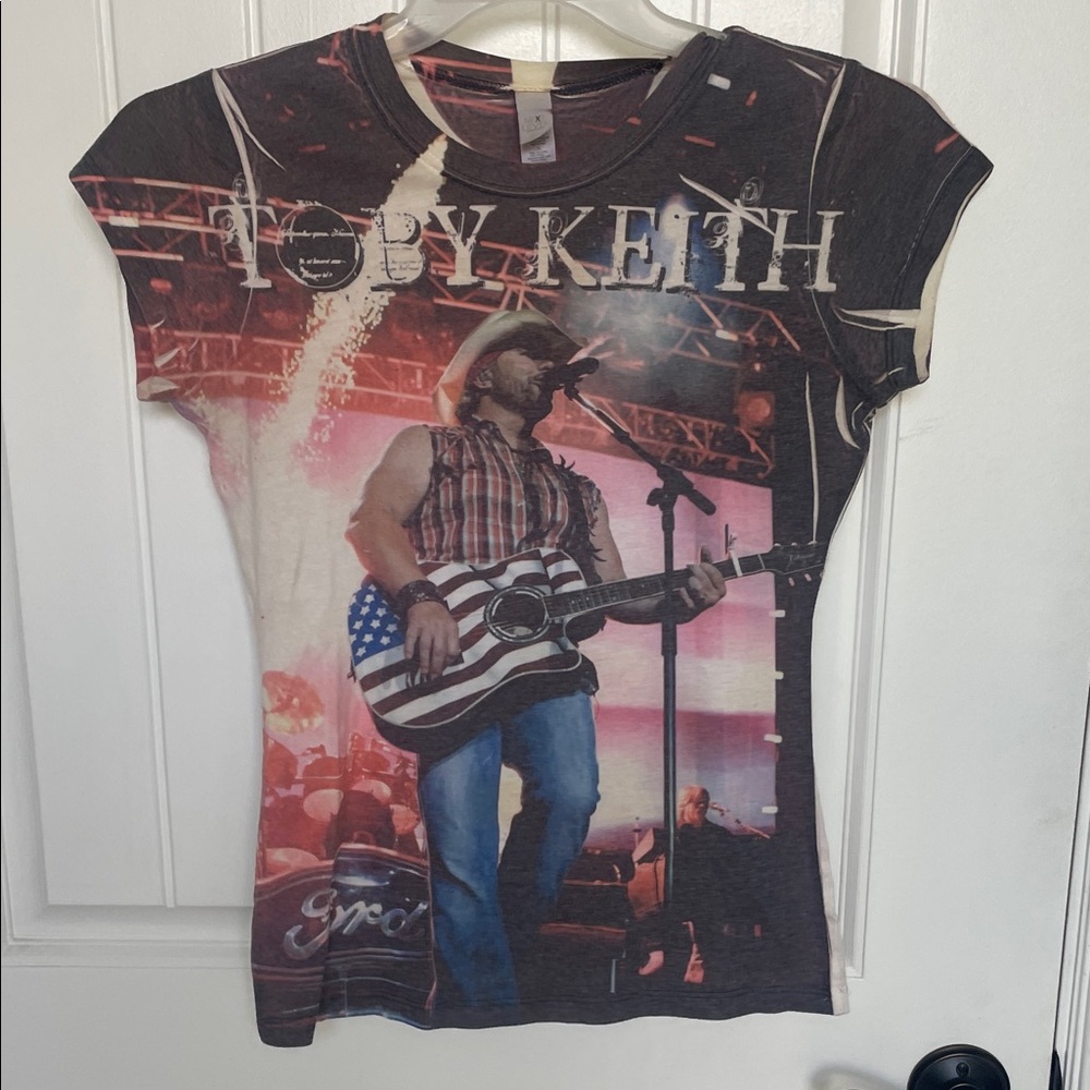 Toby Keith M concert tshirt Next Level Apparel Graphic Tee - Multicolor